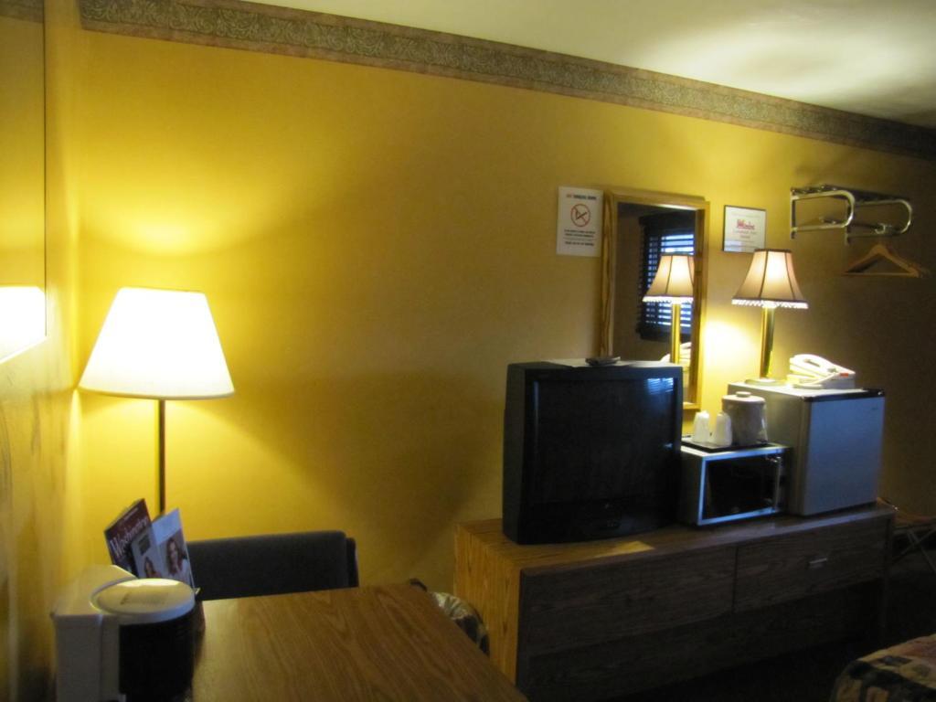 Colonial Inn Mercer-Grove City חדר תמונה