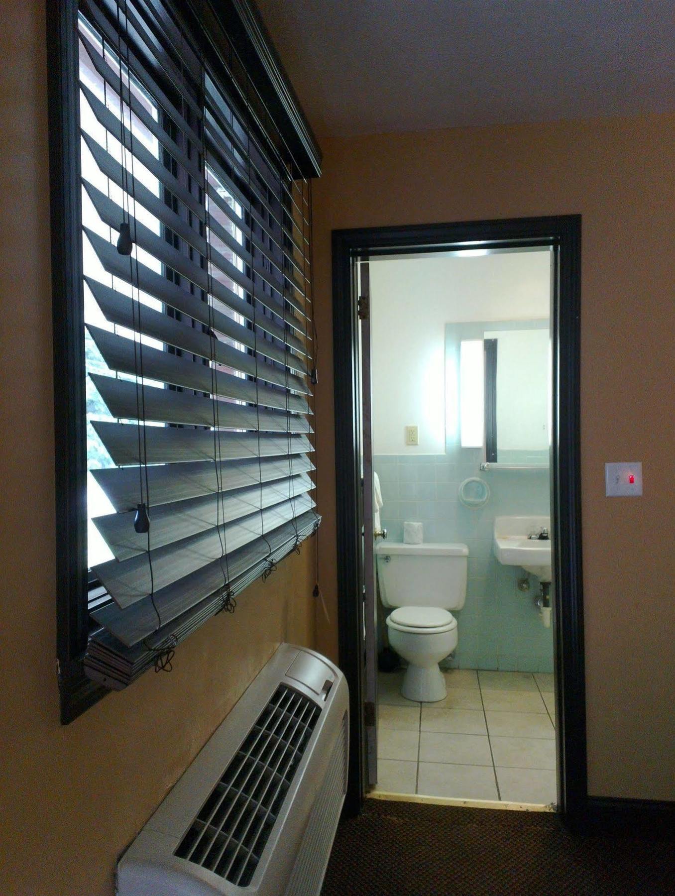 Colonial Inn Mercer-Grove City מראה חיצוני תמונה