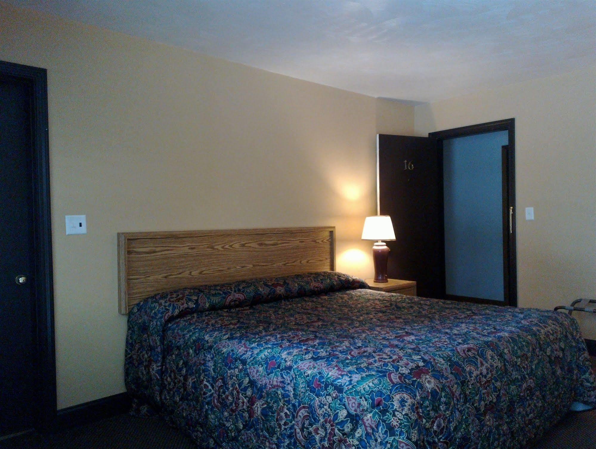 Colonial Inn Mercer-Grove City מראה חיצוני תמונה