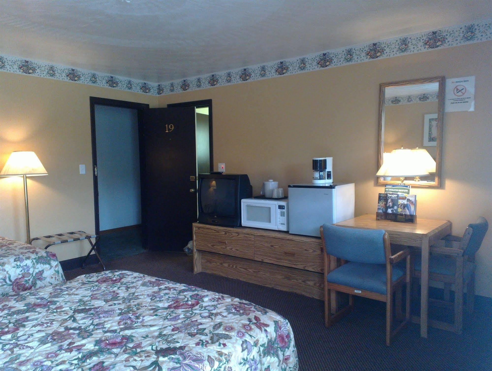 Colonial Inn Mercer-Grove City מראה חיצוני תמונה