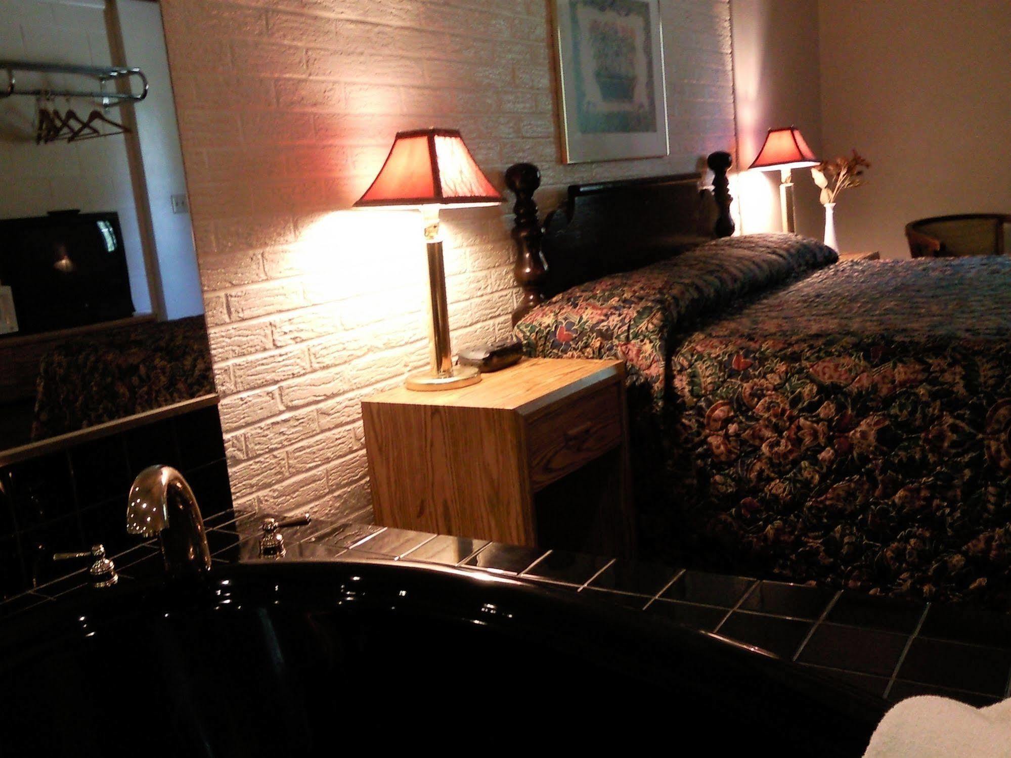 Colonial Inn Mercer-Grove City חדר תמונה