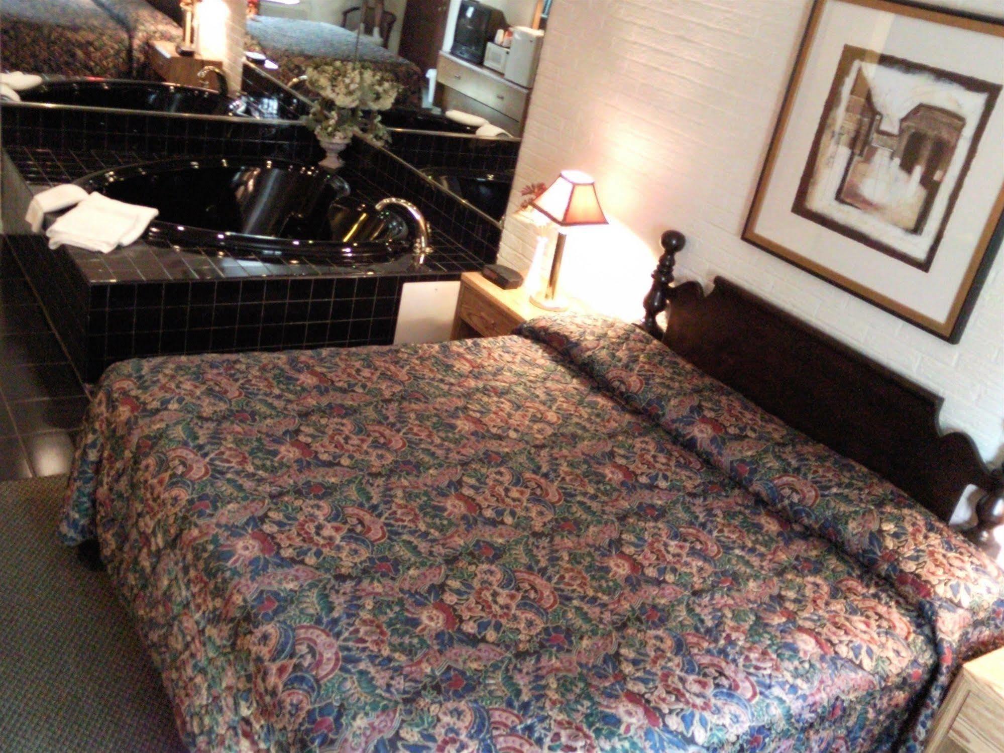 Colonial Inn Mercer-Grove City מראה חיצוני תמונה