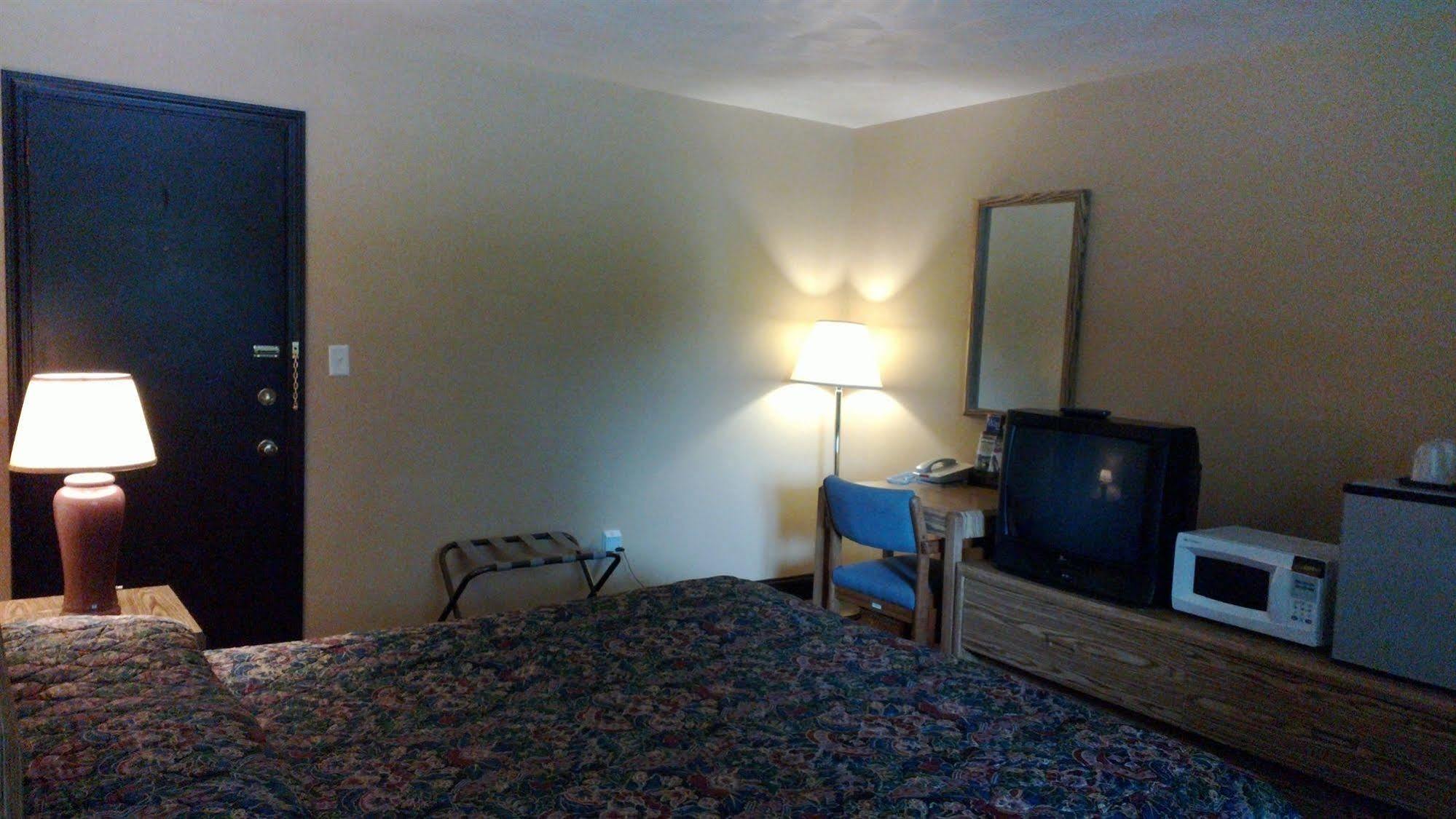 Colonial Inn Mercer-Grove City מראה חיצוני תמונה