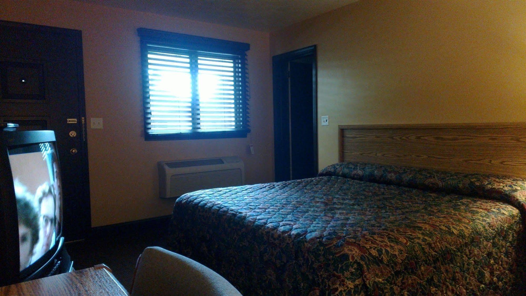 Colonial Inn Mercer-Grove City מראה חיצוני תמונה