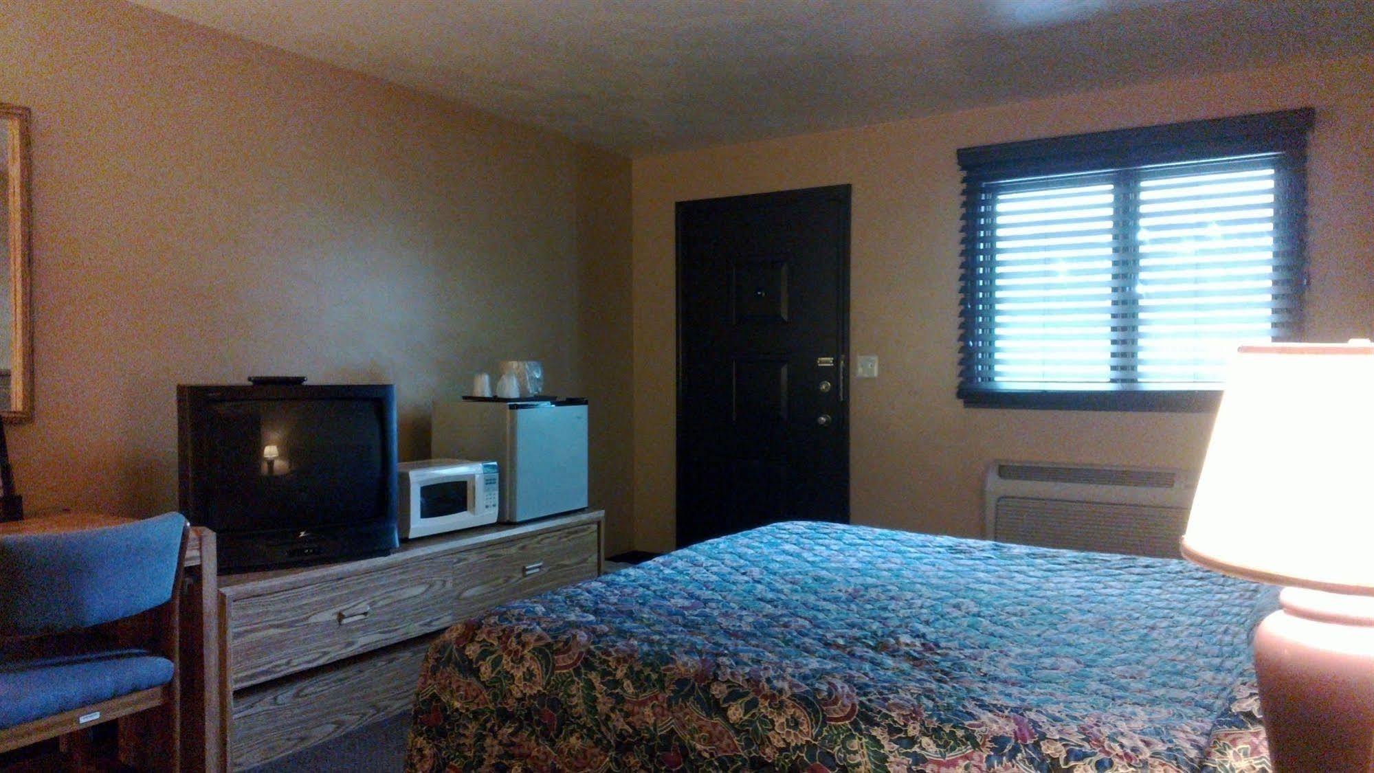 Colonial Inn Mercer-Grove City מראה חיצוני תמונה