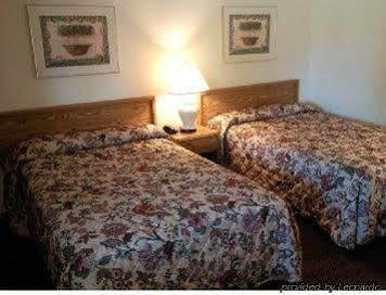 Colonial Inn Mercer-Grove City מראה חיצוני תמונה